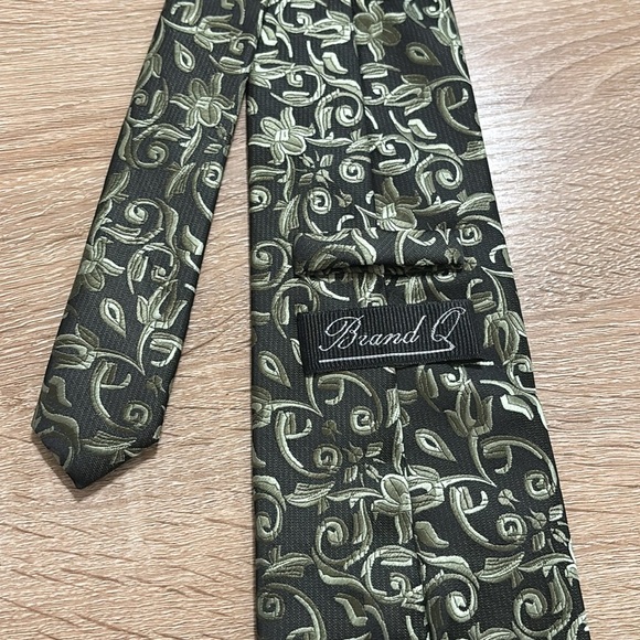 Brand Q Elegant Floral Patterned Tie - Picture 3 of 5